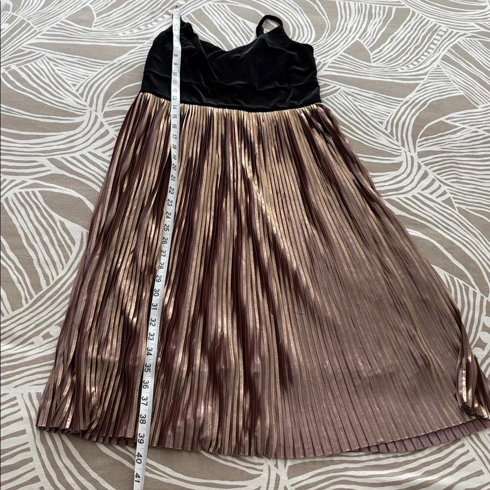 LUXOLOGY black/gold midi dress - Picture 9 of 9